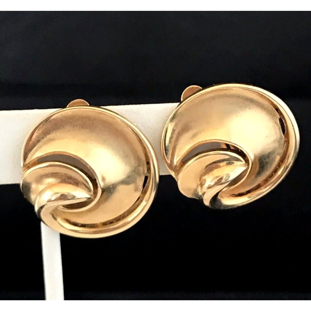 Vintage 1980s Trifari Earrings Gold Tone Swirl Clip On - 2B